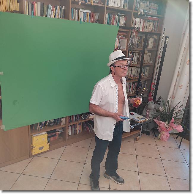 Clicca per scorrere le foto originali ingrandite